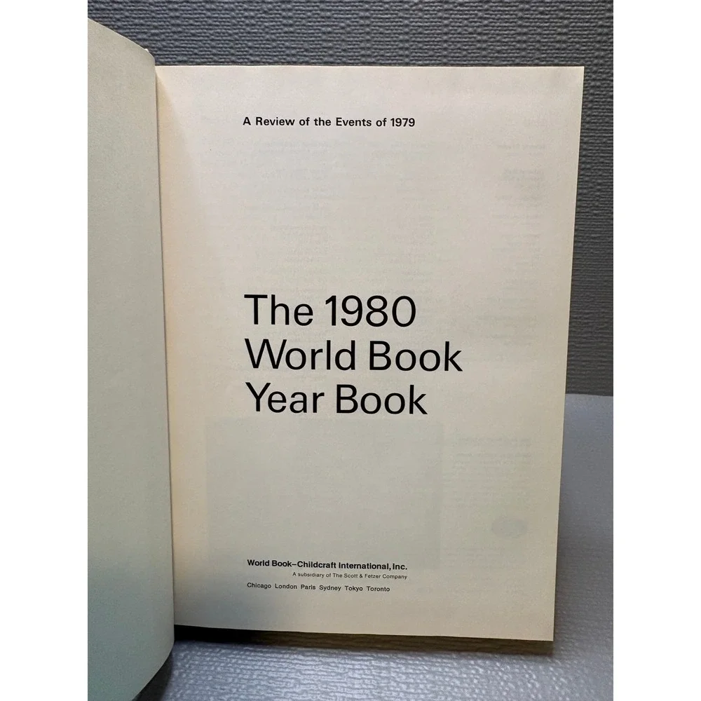 The‎ 1980 World Book Year Book Review of Events of 1979 Vintage Hardcover Cream
